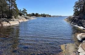 Calm inlet framed by granite rocks and pine forest on Ingmarsö in the Stockholm archipelago