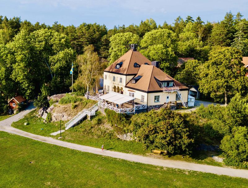 Grinda Wärdshus seen from above, surrounded by woodland and lawns